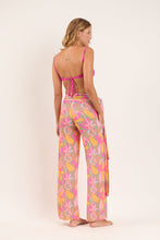 Carica l'immagine nel visualizzatore di Gallery, Model Back: Rio De Sol Pantaloni Da Spiaggia Lyla Pants Knot
