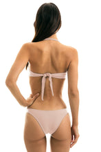 Carica l'immagine nel visualizzatore di Gallery, Model Back: Rio De Sol Slip Bottom Essence Bandeau