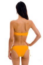 Carica l'immagine nel visualizzatore di Gallery, Model Back: Rio De Sol Completo Set Uv-Pequi Bandeau-Reto Madrid