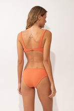 Carica l'immagine nel visualizzatore di Gallery, Model Back: Rio De Sol Reggiseno Top Sand-Argila Mary
