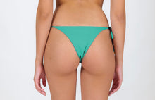 Carica l'immagine nel visualizzatore di Gallery, Model Back: Rio De Sol Slip Bottom Opal Ibiza