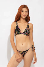 Carica l'immagine nel visualizzatore di Gallery, Model Front: Rio De Sol Reggiseno Top Flora Alba