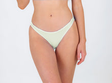 Carica l'immagine nel visualizzatore di Gallery, Model Front: Rio De Sol Slip Bottom Off-White Essential-Comfy