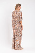 Carica l'immagine nel visualizzatore di Gallery, Model Back: Rio De Sol Vestito Da Spiaggia Leopard Long Dress