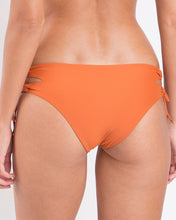 Carica l'immagine nel visualizzatore di Gallery, Image 05: Rio De Sol Slip Bottom Ocre Madrid