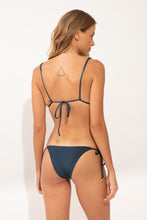 Carica l'immagine nel visualizzatore di Gallery, Model Back: Rio De Sol Slip Bottom Shimmer-Shark Lacinho