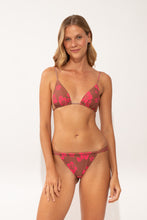 Carica l'immagine nel visualizzatore di Gallery, Model Front: Wednesday In Hawaii By Rio De Sol Slip Bottom Pua-Coco-Guava Waimea
