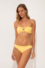 Carica l'immagine nel visualizzatore di Gallery, Model Front: Wednesday In Hawaii By Rio De Sol Reggiseno Top Lilikoi Lani
