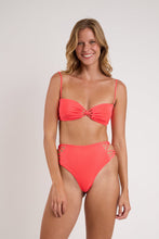 Carica l'immagine nel visualizzatore di Gallery, Model Front: Rio De Sol Completo Set Malibu-Folia Bandeau-Iris Highwaist-Spin-Iris