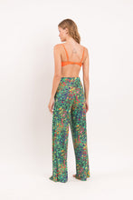 Carica l'immagine nel visualizzatore di Gallery, Model Back: Rio De Sol Pantaloni Da Spiaggia Wilds Wide Pants