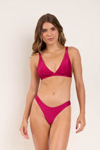Carica l'immagine nel visualizzatore di Gallery, Model Front: Rio De Sol Slip Bottom Shimmer-Desejo Nice-Fio