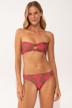 Carica l'immagine nel visualizzatore di Gallery, Model Front: Wednesday In Hawaii By Rio De Sol Reggiseno Top Pua-Coco-Guava Lani