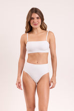 Carica l'immagine nel visualizzatore di Gallery, Model Front: Rio De Sol Reggiseno Top Memphis-White Bandeau-Reto