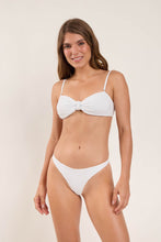 Carica l'immagine nel visualizzatore di Gallery, Model Front: Rio De Sol Reggiseno Top Memphis-White Bandeau-Joy