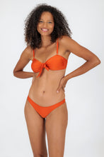 Carica l'immagine nel visualizzatore di Gallery, Model Front: Rio De Sol Completo Set Paprica Bandeau-No Essential