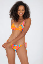 Carica l'immagine nel visualizzatore di Gallery, Model Front: Rio De Sol Slip Bottom Orange-Bloom Ibiza