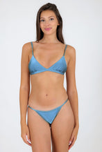 Carica l'immagine nel visualizzatore di Gallery, Model Front: Rio De Sol Reggiseno Top Shimmer-Baltic-Sea Tri-Fixo