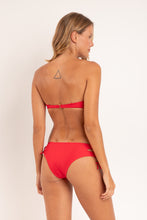 Carica l'immagine nel visualizzatore di Gallery, Model Back: Rio De Sol Slip Bottom Microfibra-Chic-Red Madrid
