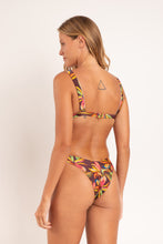 Carica l'immagine nel visualizzatore di Gallery, Model Back: Rio De Sol Slip Bottom Fiore Cali