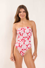 Carica l'immagine nel visualizzatore di Gallery, Model Front: Wednesday In Hawaii By Rio De Sol Intero Pua-Hibiscus Aloha