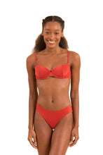 Carica l'immagine nel visualizzatore di Gallery, Model Front: Rio De Sol Reggiseno Top Malibu-Chili Balconet
