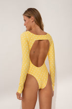 Carica l'immagine nel visualizzatore di Gallery, Model Back: Wednesday In Hawaii By Rio De Sol Intero Kiko-Lilikoi Surf