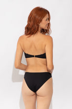 Carica l'immagine nel visualizzatore di Gallery, Model Back: Rio De Sol Slip Bottom Solar-Black Essential-Comfy