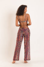 Carica l'immagine nel visualizzatore di Gallery, Model Back: Rio De Sol Pantaloni Da Spiaggia Cobra Trouser