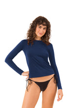 Carica l'immagine nel visualizzatore di Gallery, Model Front: Rio De Sol Reggiseno Navy Rash-Guard