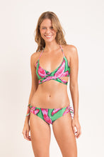Carica l'immagine nel visualizzatore di Gallery, Model Front: Rio De Sol Reggiseno Top Parrots Kate