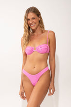Carica l'immagine nel visualizzatore di Gallery, Model Front: Rio De Sol Slip Bottom Crespinho-Rosa Nara