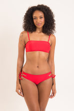 Carica l'immagine nel visualizzatore di Gallery, Model Front: Rio De Sol Slip Bottom Rouge Madrid