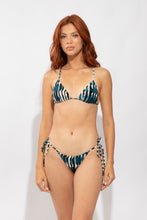 Carica l'immagine nel visualizzatore di Gallery, Model Front: Rio De Sol Completo Set Azule Lia Cheeky-Tie