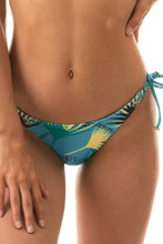 Carica l'immagine nel visualizzatore di Gallery, Gallery: Rio De Sol Slip Bottom Flower Geometric Transp Comfort