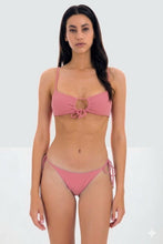 Carica l'immagine nel visualizzatore di Gallery, Model Front: Rio De Sol Reggiseno Top Confetti Mila