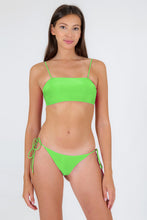 Carica l'immagine nel visualizzatore di Gallery, Model Front: Rio De Sol Completo Set Lemon Bandeau-Reto Ibiza-Comfy