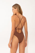 Carica l'immagine nel visualizzatore di Gallery, Model Back: Rio De Sol Intero Sand-Cappuccino Sunny