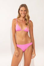 Carica l'immagine nel visualizzatore di Gallery, Model Front: Rio De Sol Slip Bottom Crespinho-Rosa Essential-Comfy