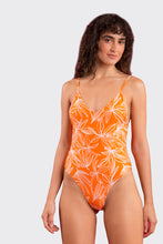 Carica l'immagine nel visualizzatore di Gallery, Model Front: Rio De Sol Intero Trail-Orange Hype