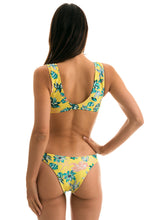 Carica l'immagine nel visualizzatore di Gallery, Model Back: Rio De Sol Slip Bottom Florescer Highleg