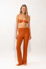 Carica l'immagine nel visualizzatore di Gallery, Model Front: Rio De Sol Pantaloni Da Spiaggia Ferrugo Murana Pants