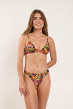 Carica l'immagine nel visualizzatore di Gallery, Model Front: Rio De Sol Completo Set Fiore Tri-Fixo Nice-Fio
