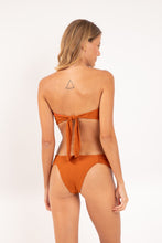 Carica l'immagine nel visualizzatore di Gallery, Model Back: Rio De Sol Slip Bottom Ferrugo Baobi