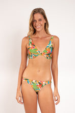 Carica l'immagine nel visualizzatore di Gallery, Model Front: Rio De Sol Slip Bottom Tropical Nice