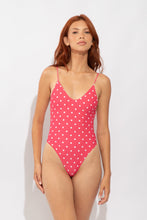 Carica l'immagine nel visualizzatore di Gallery, Model Front: Wednesday In Hawaii By Rio De Sol Intero Kiko-Guava Hilo