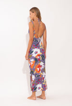 Carica l'immagine nel visualizzatore di Gallery, Model Back: Rio De Sol Vestito Da Spiaggia Garden-Flower Saida Yara