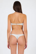 Carica l'immagine nel visualizzatore di Gallery, Model Back: Rio De Sol Slip Bottom Shimmer-White Nice-Fio