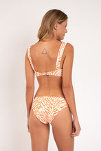 Carica l'immagine nel visualizzatore di Gallery, Model Back: Rio De Sol Slip Bottom Sahari Essential-Comfy