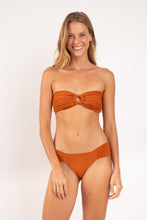 Carica l'immagine nel visualizzatore di Gallery, Model Front: Rio De Sol Slip Bottom Ferrugo Baobi