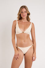 Carica l'immagine nel visualizzatore di Gallery, Model Front: Rio De Sol Reggiseno Top Malibu-Natural Agnes